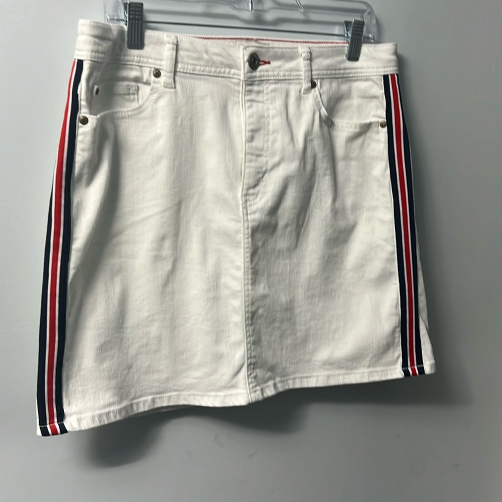 Women’s 12 EV1 white denim midi or short skirt with navy and red side stripes.